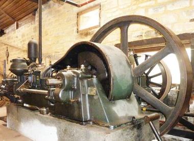 Old stationary oil engine at Dawes Twineworks.